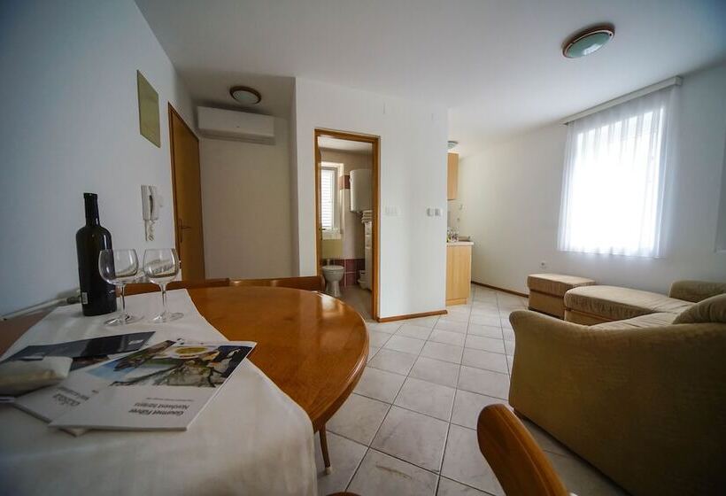 آپارتمان 1 خوابه, Apartments And Rooms Degra