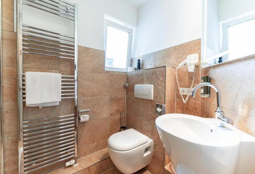 اتاق اکونومی یک تخته, Boutique Hotel Bayerischer Hof