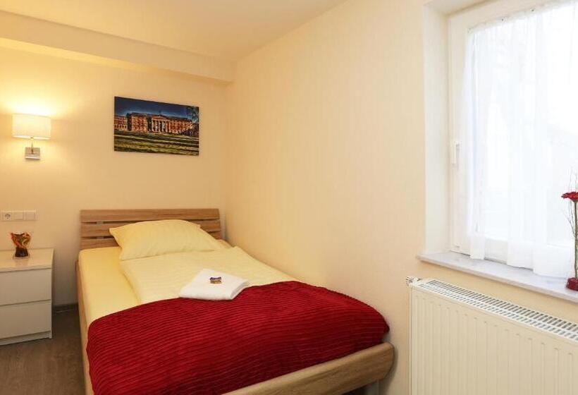 Standard Single Room, Schillerquartier