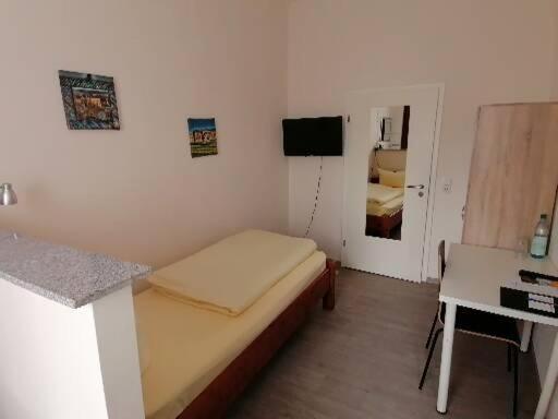 Standard Single Room Shared Bathroom, Schillerquartier