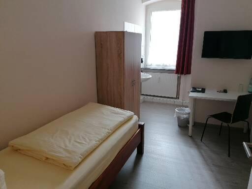 Standard Single Room Shared Bathroom, Schillerquartier