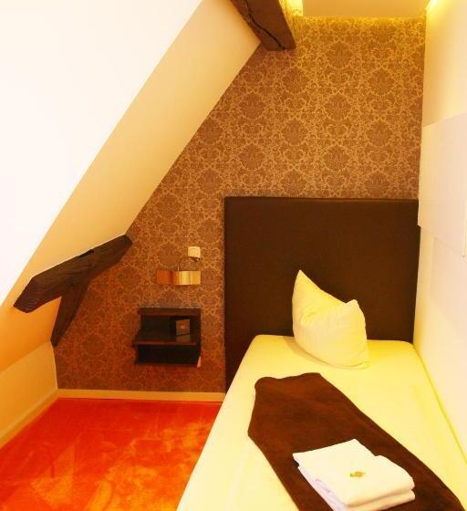 Executive Single Room, Am Schloss