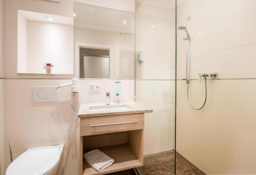 Standard Quadruple Room, Gasthof Huber