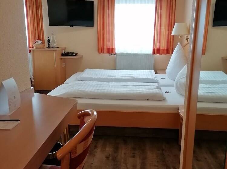 3-Bett-Standardzimmer, Landgasthof Niebler