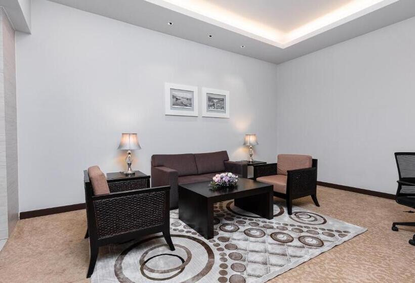 Студия Стандарт, Raia Hotel & Convention Centre Kuching