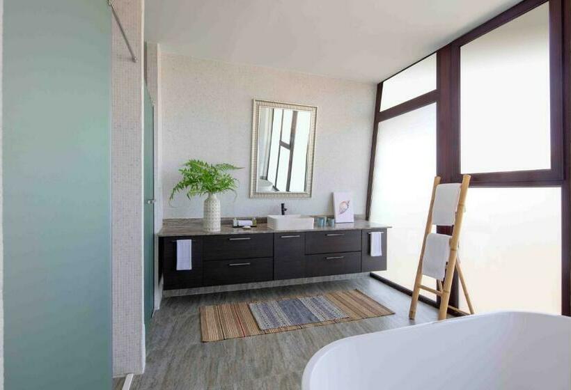 小型套房带海景, Anantara World Islands Dubai Resort