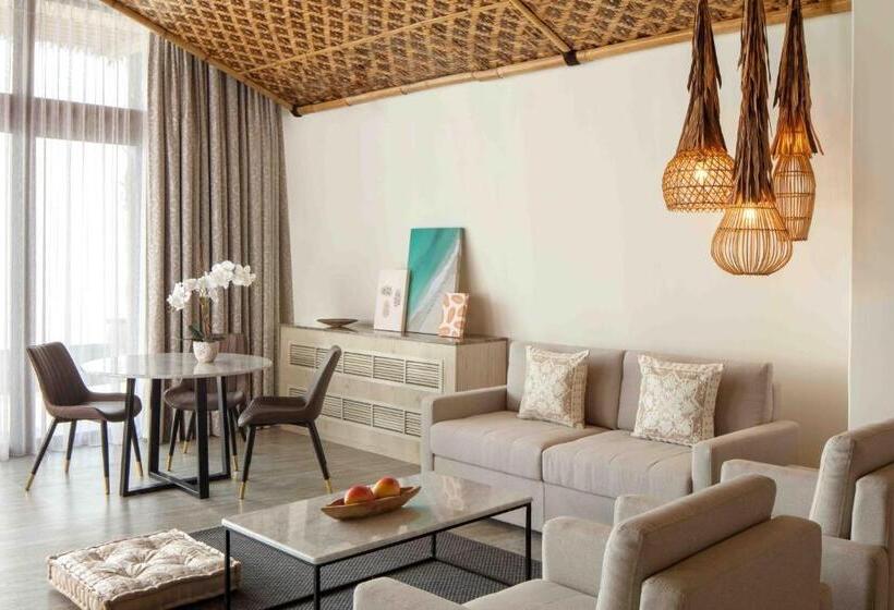 配有游泳池的小型套房, Anantara World Islands Dubai Resort