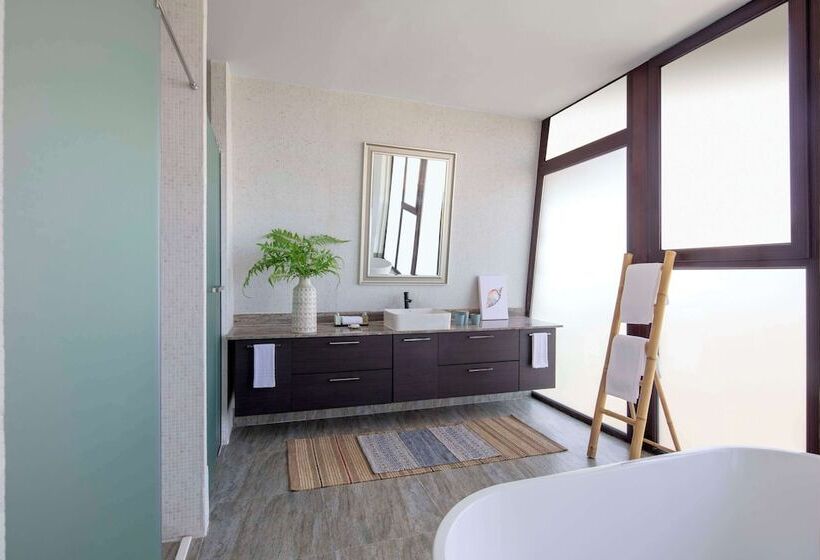 小型套房带海景, Anantara World Islands Dubai Resort