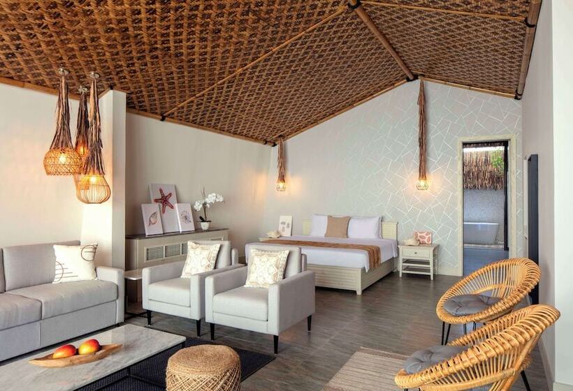 配有游泳池的小型套房, Anantara World Islands Dubai Resort
