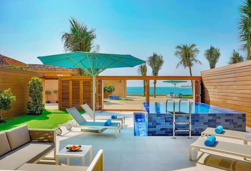 配有游泳池的小型套房, Anantara World Islands Dubai Resort