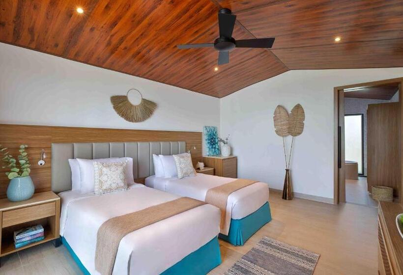 带大床的标准间, Anantara World Islands Dubai Resort