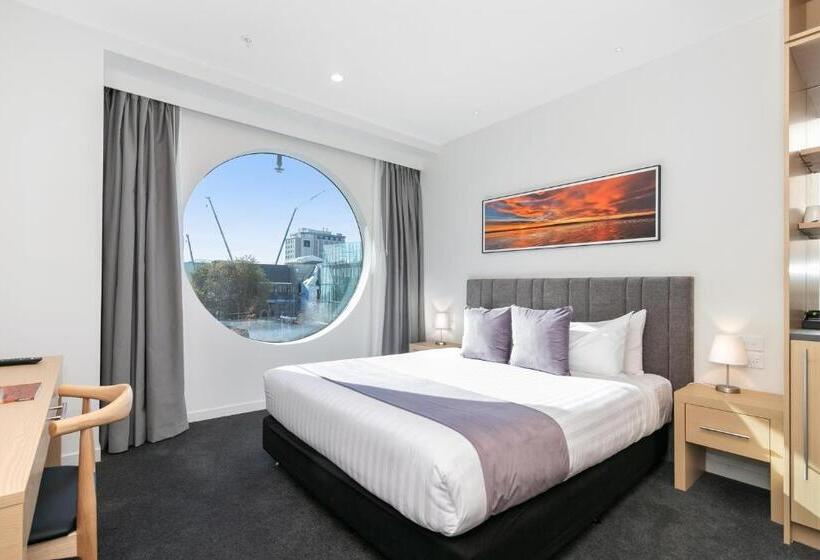 استودیوی سوپریور, Christchurch City