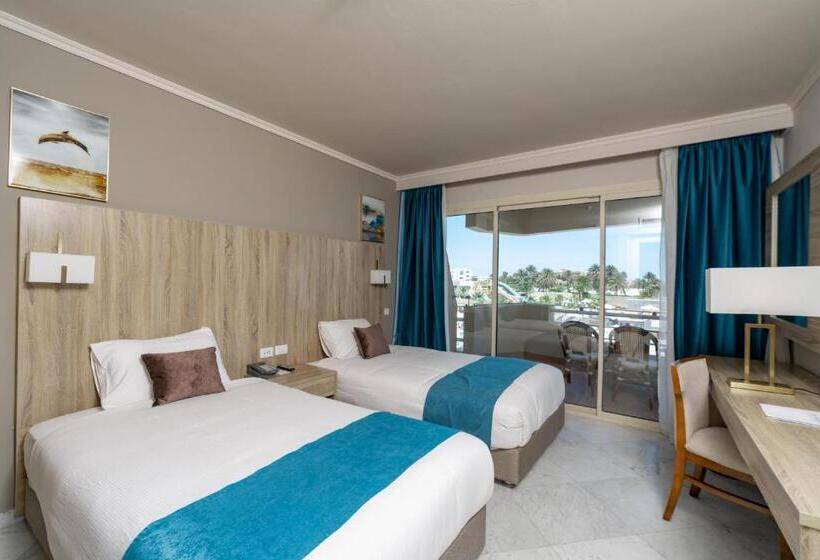 اتاق استاندارد با چشم‌انداز استخر, Aqua Mondo Abu Soma Resort
