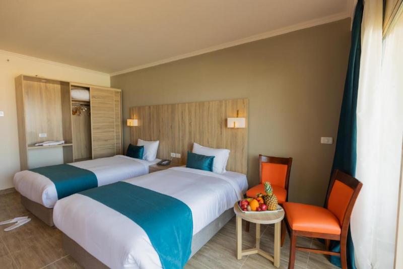 اتاق استاندارد با چشم‌انداز استخر, Aqua Mondo Abu Soma Resort