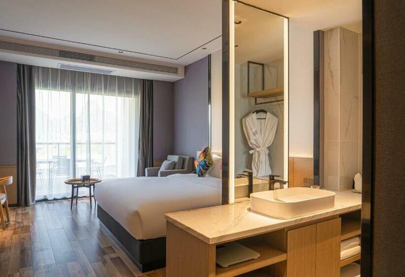 اتاق استاندارد با تخت بزرگ, Ramada Guilin Yangshuo Resort