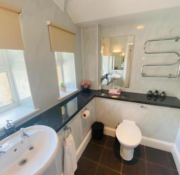 اتاق استاندارد با تخت بزرگ, All Seasons Bed & Breakfast   Adults Only