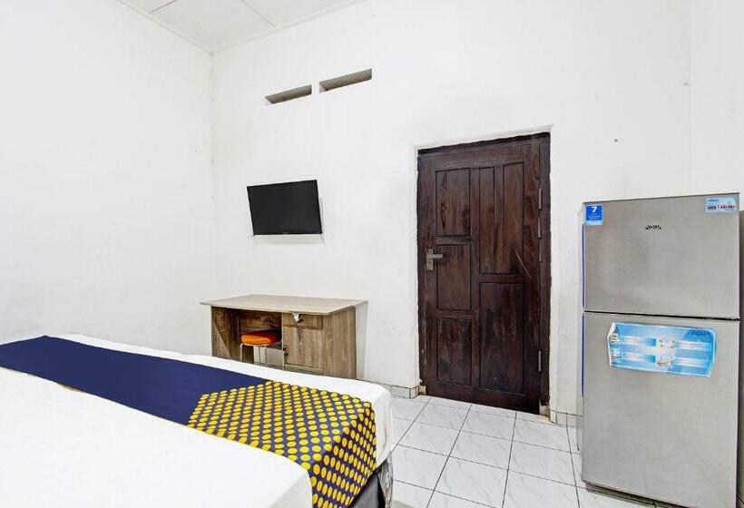 Economy Triple Room, Spot On 91521 Mayong Guesthouse