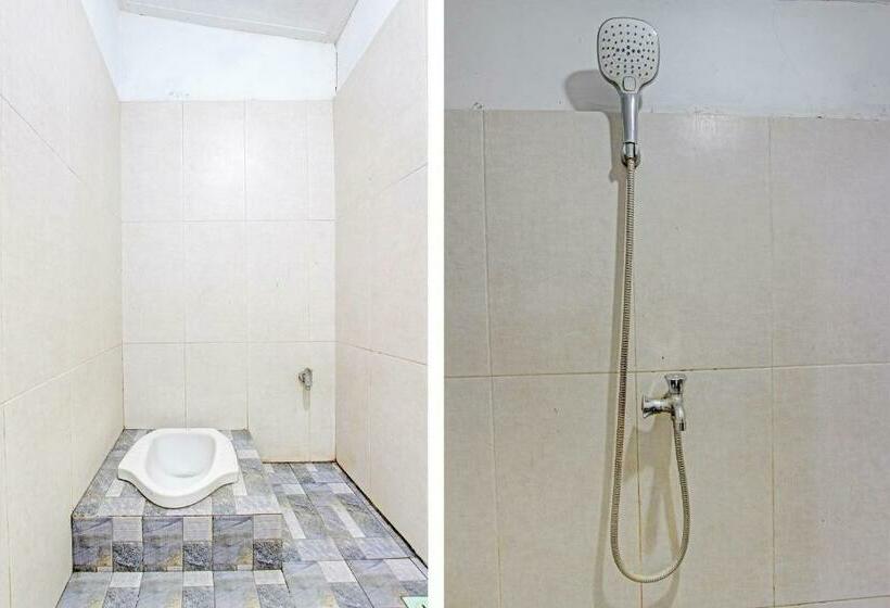Economy Triple Room, Spot On 91521 Mayong Guesthouse
