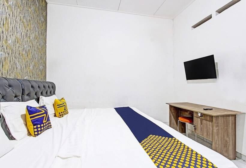 Economy Triple Room, Spot On 91521 Mayong Guesthouse