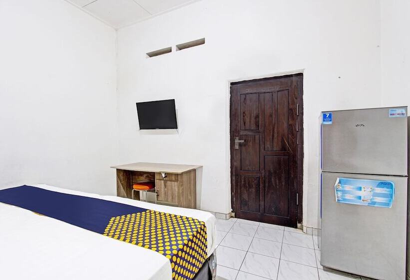 Economy Triple Room, Spot On 91521 Mayong Guesthouse