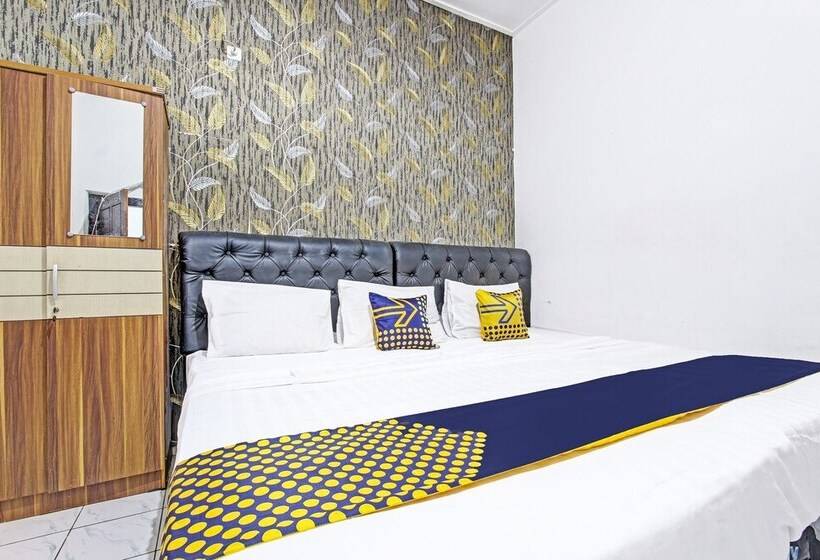Economy Triple Room, Spot On 91521 Mayong Guesthouse