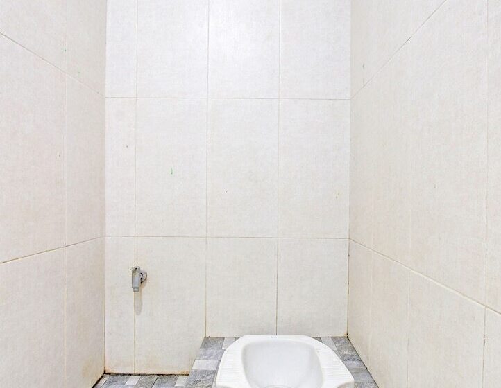 Economy Triple Room, Spot On 91521 Mayong Guesthouse