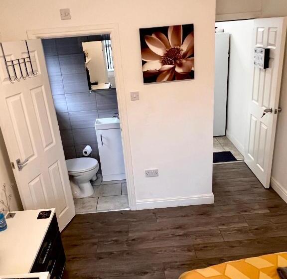 اتاق استاندارد, Deluxe En Suite Room In Cv1