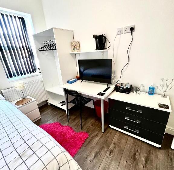 اتاق استاندارد یک نفره, Deluxe En Suite Room In Cv1
