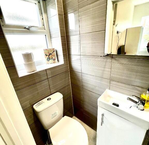 اتاق استاندارد یک نفره, Deluxe En Suite Room In Cv1