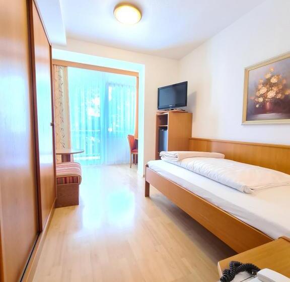 اتاق یک تخته با چشم‌انداز استخر, Thermenhotel Tannenhof   Ihr Wohlfühl