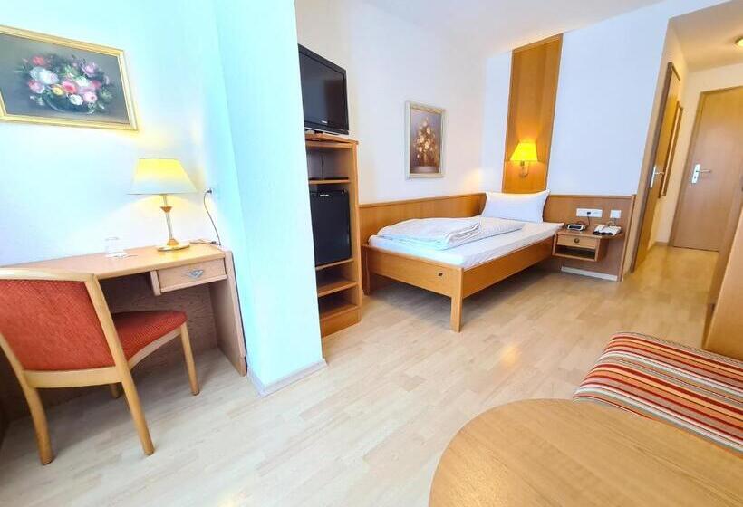 اتاق یک تخته با چشم‌انداز استخر, Thermenhotel Tannenhof   Ihr Wohlfühl