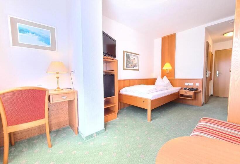 اتاق یک تخته با چشم‌انداز استخر, Thermenhotel Tannenhof   Ihr Wohlfühl