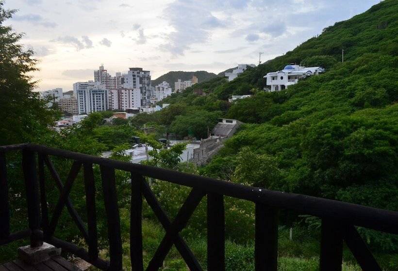 اتاق استاندارد با بالکن, Akela Gaira