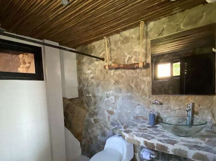 اتاق استاندارد با بالکن, Akela Gaira