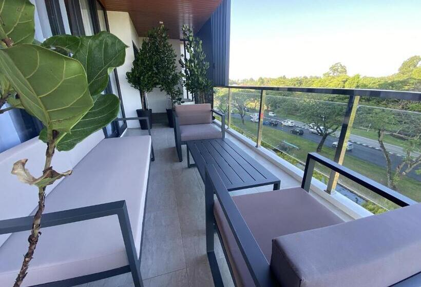 سوئیت با بالکن, Otel Hotel Suite