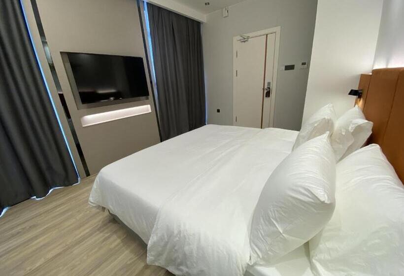 سوئیت با بالکن, Otel  Suite