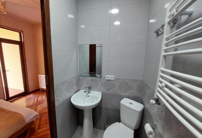 اتاق استاندارد با بالکن, Guesthouse   Door   In Sighnaghi