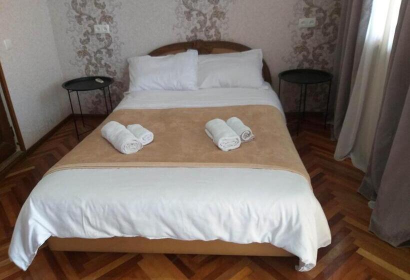 اتاق استاندارد با بالکن, Guesthouse   Door   In Sighnaghi