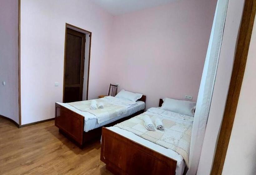 اتاق استاندارد, Guesthouse   Door   In Sighnaghi