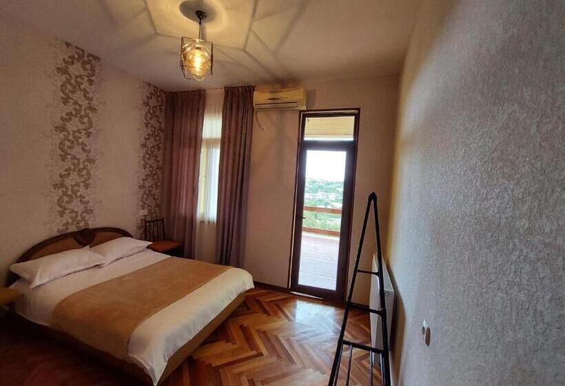 اتاق استاندارد با بالکن, Guesthouse   Door   In Sighnaghi