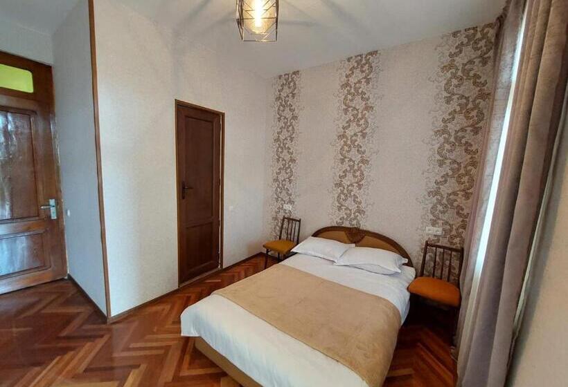 اتاق استاندارد با بالکن, Guesthouse   Door   In Sighnaghi