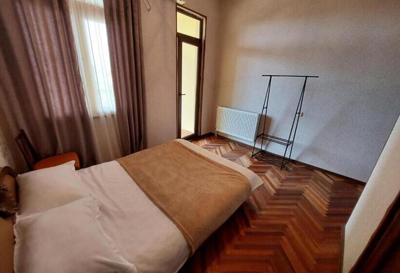 اتاق استاندارد با بالکن, Guesthouse   Door   In Sighnaghi