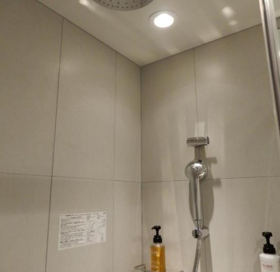 آپارتمان یک خوابه با دری مشترک که هال را جدا می کند., Smile Hotel Hiroshima