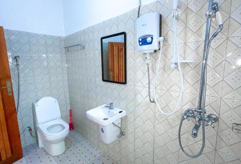 اتاق لوکس, Agape House