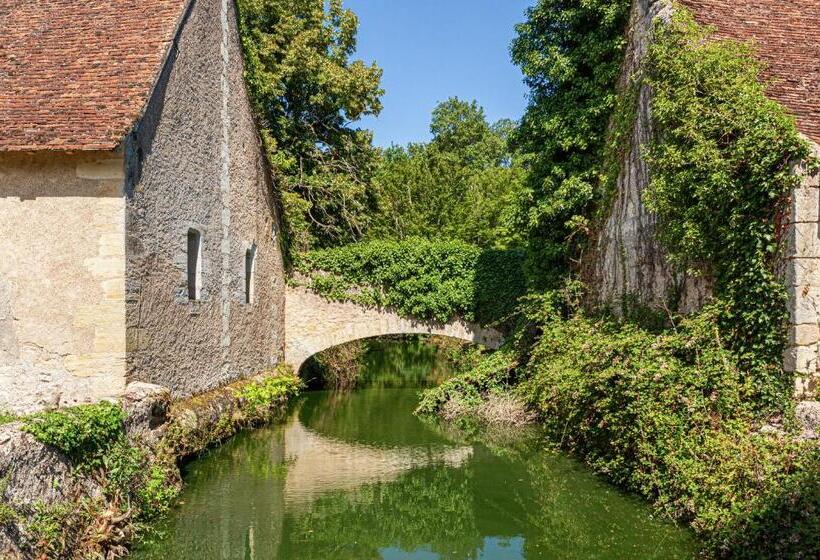 سوئیت جونیور با چشم‌انداز باغ, Château De Paradis