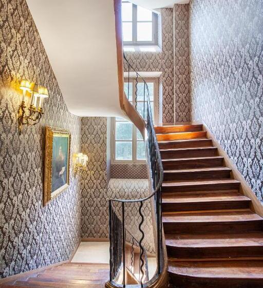 سوئیت جونیور با چشم‌انداز باغ, Château De Paradis