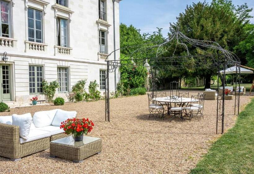 سوئیت جونیور با تراس, Château De Paradis