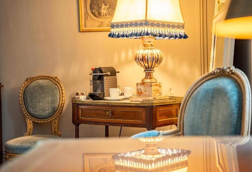 ویلای یک اتاق خوابه با استخر شنا, Château De Paradis