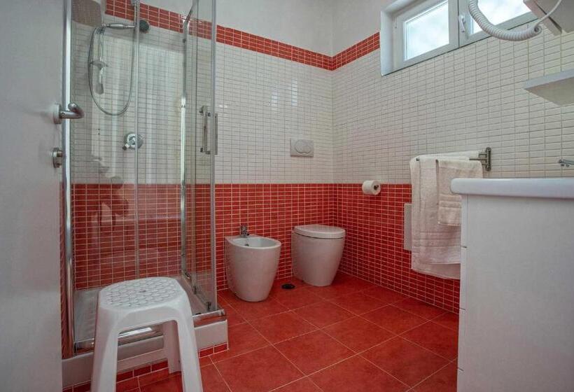 اتاق خانوادگی, B&b Carmelina