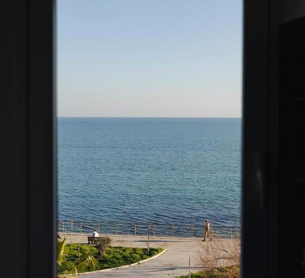 اتاق لوکس با چشم‌انداز دریا, Vista D’amare